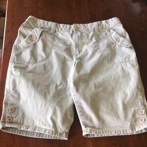 Ladies shorts. Gloria Vanderbilt Sz 14P